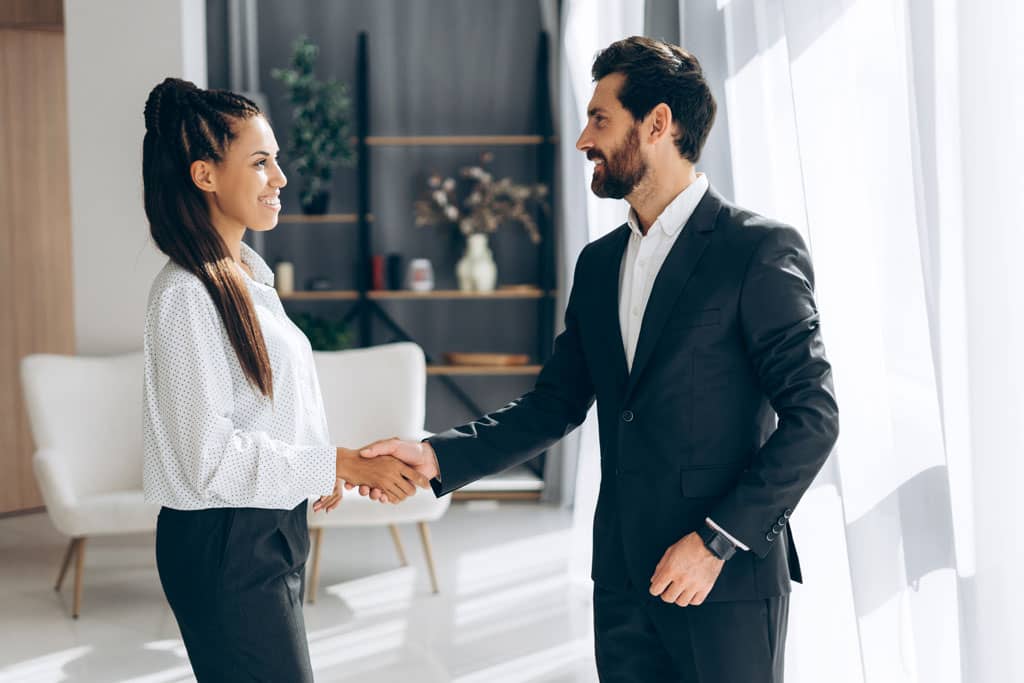 Article avantages d’une llc pour les non-résidents - Collaboration avec un professionnel en création d'entreprise aux USA