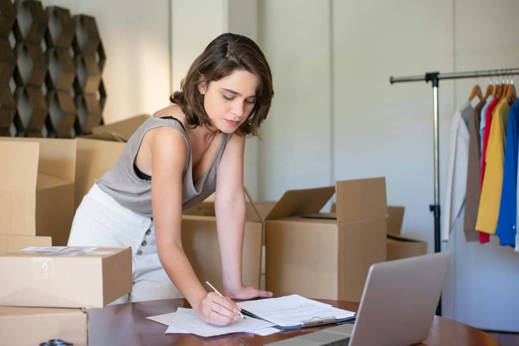 Article Créer une LLC au Dakota du Nord - Une entrepreneure qui cherche le nom idéal pour sa LLC