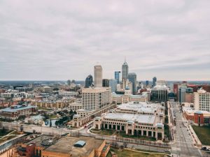Article créer une LLC dans l'Indiana - Vue aérienne des bâtiments de la ville