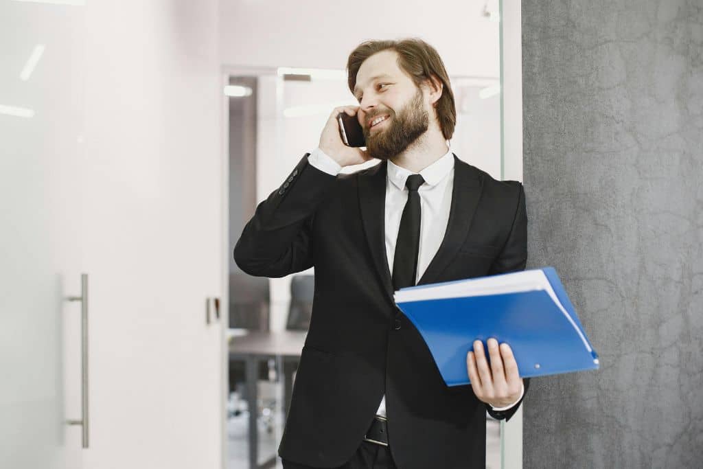 Article créer une llc dans le New Jersey - Un registered agent au téléphone