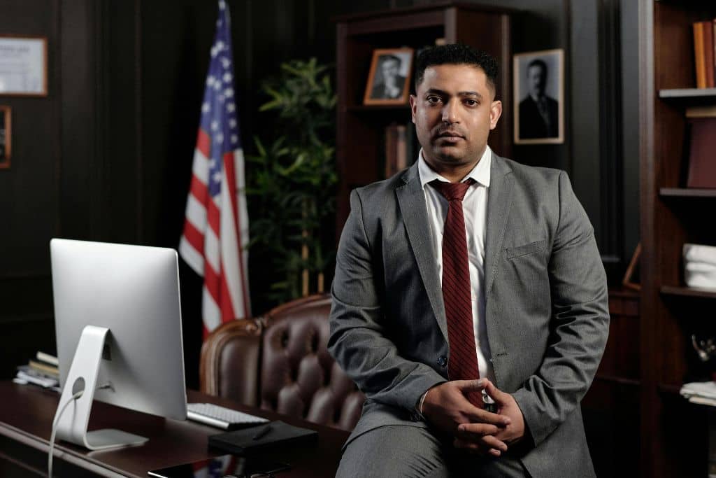 Article créer une llc en Pennsylvanie - Un registered agent dans son bureau aux États-Unis