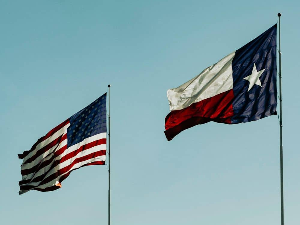 Article créer une llc au Texas - Drapeau du Texas et des États-Unis