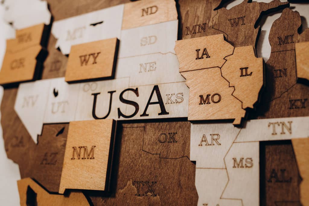 Article États américains à faible imposition pour entrepreneurs non résidents - Carte des États-Unis en 3D avec effet bois