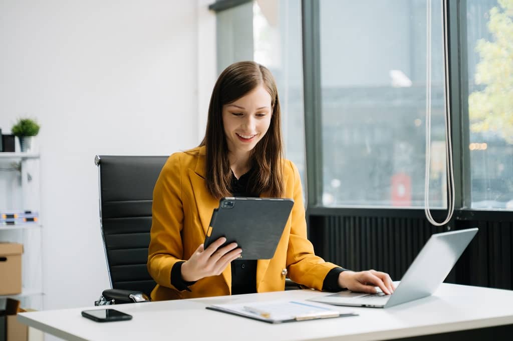 Une entrepreneure choisissant le nom de son llc en arkansas