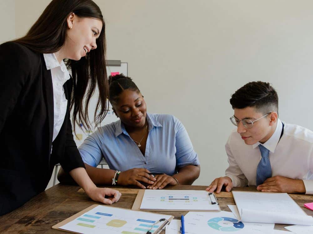 article llc nom entreprise - Trois associés cherchent la dénomination de leur société aux États-Unis