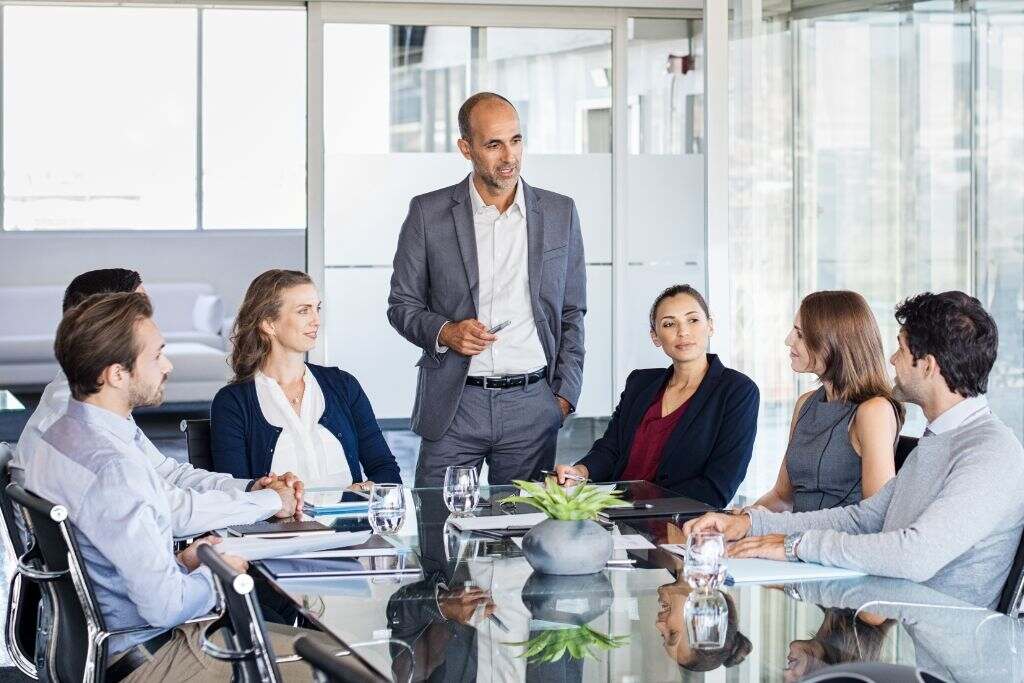 Réunion d'associés concernant le choix entre wyoming vs delaware pour la constitution d'une LLC